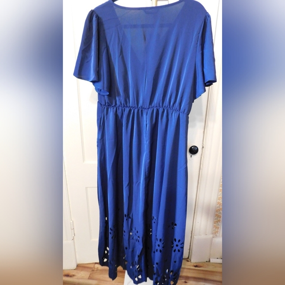 BloomChic Blue Dress w/Pockets & Eyelet Design NWT Sz 12 - Picture 3 of 7